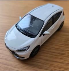 TOYOTA AQUA　ミニカー　非売品のサムネイル