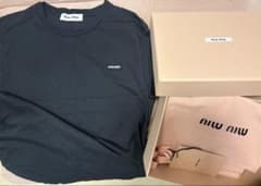 箱無しお値下げ！MIUMIU ロゴパッチ ノースリーブ Tシャツ タンク キャミ 箱無しお値下げ！MIUMIU ロゴパッチ ノースリーブ Tシャツ タンク