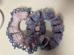 ハンドメイド 手編みのシュシュ2個セットのサムネイル