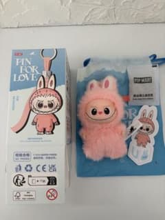 お値下げしました　イニシャル　ラブブ　U ミニラブブのサムネイル
