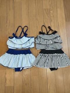 水着　セパレート　双子のサムネイル