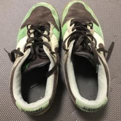 スニーカーのサムネイル