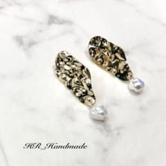ハンドメイド　大ぶりゴールドパールピアス【1点限り】のサムネイル