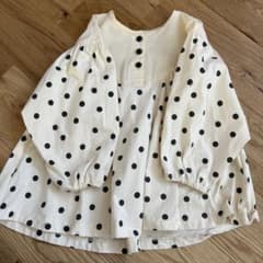 ドット柄トップス