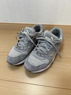 Puma グレー スニーカーのサムネイル
