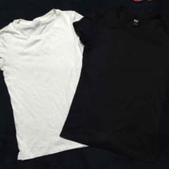 ユニクロ シンプル 無地 Ｔシャツ 白 黒 S 2枚セット 新品同様 半袖のサムネイル