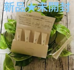 lujo ルジョーセカンドスキン★4.5g×４本★スパチュラ付き！のサムネイル