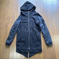 ブラックフード付きパーカーのサムネイル