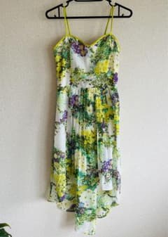 FOREVER21 花柄キャミソールワンピース　リゾート　パーティー　二次会のサムネイル