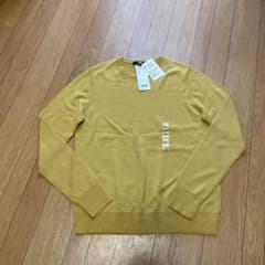 本日限定１７００円！！ユニクロ　エクストラファインメリノクルーネックセーターのサムネイル