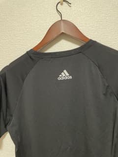 美品 adidas アディダス Tシャツ ブラックのサムネイル