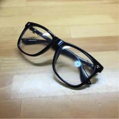 伊達メガネのサムネイル