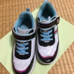 １９．０運動靴のサムネイル