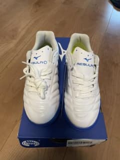 トレーニングシューズ　サッカー　mizunoのサムネイル