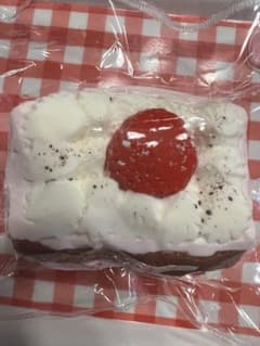 Kaiuncream カイウンクリーム　M いちごのケーキ スクイーズのサムネイル