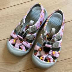 momomi様専用　keen   キーン　花柄サンダル　13.5㎝　水陸両用のサムネイル