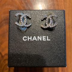 CHANEL のイヤリング　デパートのCHANELブティック購入のサムネイル