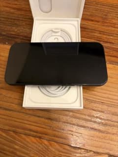 Apple iPhone16 256GB ブラック　SIMフリーのサムネイル