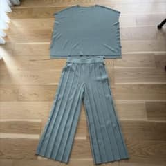 グリーン セットアップ トップスとパンツのサムネイル