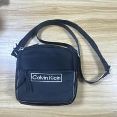 Calvin Klein ブラックショルダーバッグのサムネイル