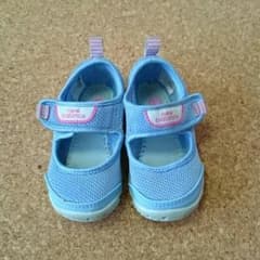14㎝☆ニューバランスメッシュサンダルのサムネイル