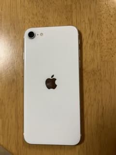 美品難あり！iPhone SE2ホワイト 128 GB SIMフリーのサムネイル