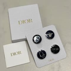 DIOR ノベルティ　ピンバッジのサムネイル