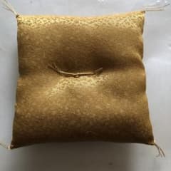 小さな座布団のサムネイル