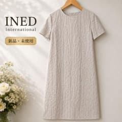 新品 INED ワンピース ベージュ 立体織り柄 17号　定価37,400円のサムネイル
