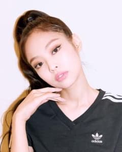 の様　ジェニちゃん着adidasクロップドトップスのサムネイル