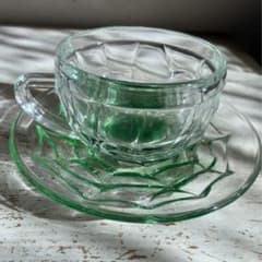 グリーン色ガラスカップとソーサーセット 昭和レトロ - メルカリ