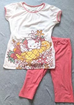 UNIQLO ハローキティ パジャマ 145-155cmのサムネイル