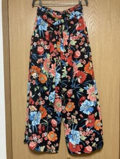 花柄　クリス様 ワイドパンツ　ZARA  ザラ　Sサイズのサムネイル