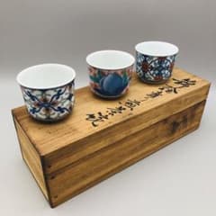 新品未使用木箱入り有田焼鍋島焼十二代今泉今右衛門錦丸紋唐花絵茶器湯呑み m84325782843_1.jpg?1770093075