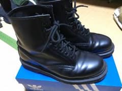 Dr Martens オールブラック 8ホールのサムネイル