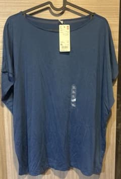 【新品未使用】UNIQLO ドレープクルーネックTシャツ　XLサイズのサムネイル