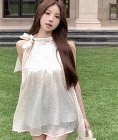 SHEIN タイネックホルタートップス 夏用 ポルカドットのサムネイル