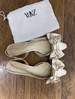 ZARA パンプスシュース メタリックゴルドボー 39のサムネイル