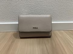 FURLA ベージュ 三つ折り財布のサムネイル