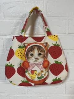 フ*ー様 コヤンイサムチョン　いちごチャーム付きトートバッグ トートバッグ＊コヤンイサムチョン フ*ー様 コヤンイサムチョン いちご