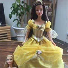 バービー2体、1体はお洋服なしのサムネイル