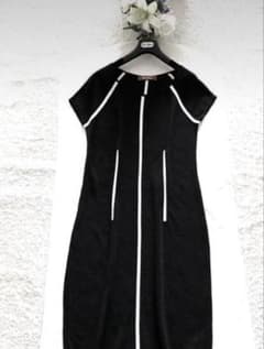 MaxMara ブラックひざ丈ワンピース 半袖のサムネイル