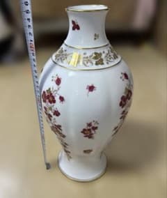 大倉陶園】大花瓶 金彩と赤い花 - メルカリ