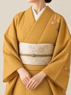 正絹　着物 黄土色系 美しい地紋 花文様　袷のサムネイル