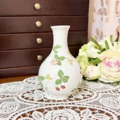 ウエッジウッド ワイルドストロベリー 一輪挿し 花瓶 - メルカリ