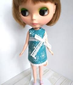 ブライス、リカちゃんサイズの青系花柄ワンピース 着せ替え服