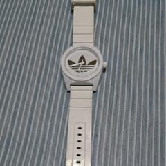adidas 腕時計のサムネイル