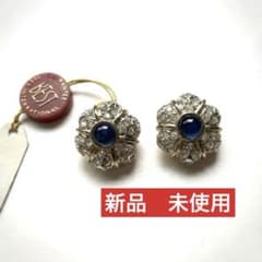 新品、未使用　お花のモチーフのイヤリングのサムネイル