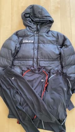 ベンチコート(ATHLETA フード付き　黒　140)➕アンダーウェア3枚のサムネイル