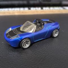 Hot Wheels Tesla Roadster ミニカーのサムネイル